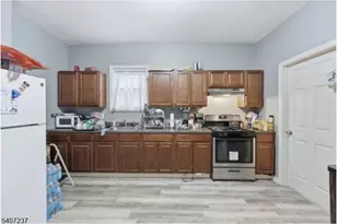 747 S 10th St, Newark, NJ 07108 - Photo 10