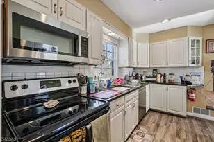 27 Archung Rd, Wayne, NJ 07470 - Photo 8