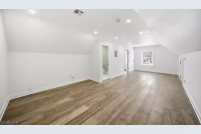 28 Irving St, Montclair, NJ 07042 - Photo 10