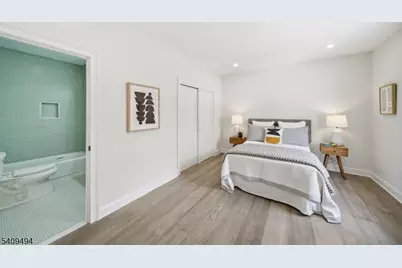 28 Irving St, Montclair, NJ 07042 - Photo 8