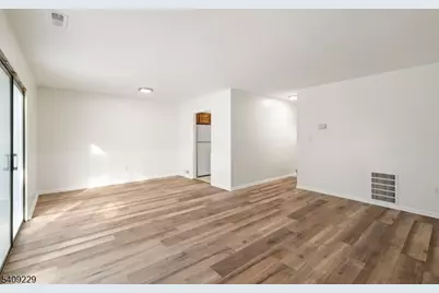 127 Hampton Ct, Franklin Township, NJ 08873 - Photo 12