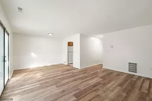 127 Hampton Ct, Franklin Township, NJ 08873 - Photo 12