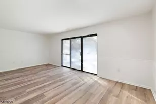 127 Hampton Ct, Franklin Township, NJ 08873 - Photo 10