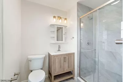 127 Hampton Ct, Franklin Township, NJ 08873 - Photo 4