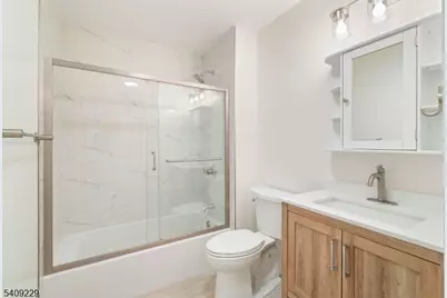 127 Hampton Ct, Franklin Township, NJ 08873 - Photo 18