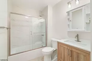 127 Hampton Ct, Franklin Township, NJ 08873 - Photo 18