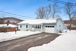 7 Maple Ave, Sussex, NJ 07461 - Photo 2