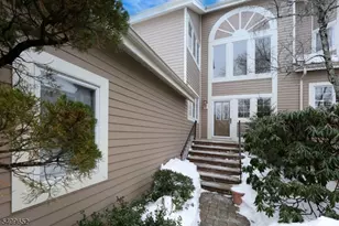 7 Coniston Ct, Wayne Twp., NJ 07470 - Photo 2