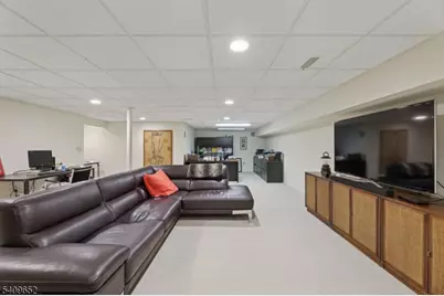 7 Coniston Ct, Wayne Twp., NJ 07470 - Photo 32
