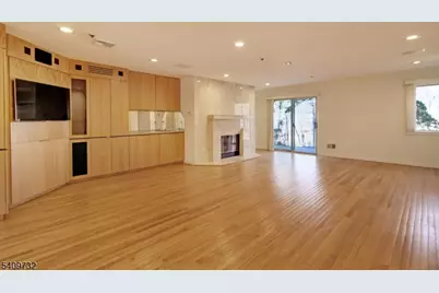 30 Paris Cir, West Orange Township, NJ 07052 - Photo 4