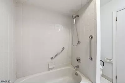 303 Maplecrest Rd, Edison Twp., NJ 08820 - Photo 24