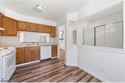 303 Maplecrest Rd, Edison Twp., NJ 08820 - Photo 6