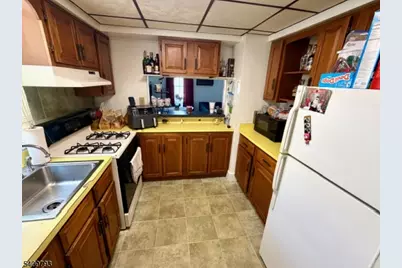117 Court Ave, Lyndhurst Township, NJ 07071 - Photo 4