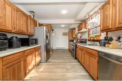 19 Skyland Ave, Wanaque, NJ 07420 - Photo 4