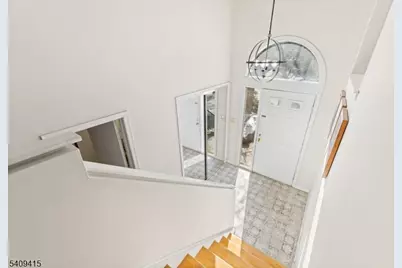 23 Mount Vernon Sq, Verona Twp., NJ 07044 - Photo 2