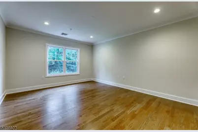 15-27 Royal Ave #210, Hawthorne, NJ 07506 - Photo 6