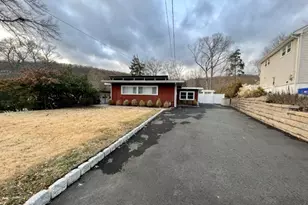 132 Lakeshore Dr, Oakland, NJ 07436 - Photo 1