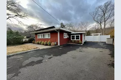 132 Lakeshore Dr, Oakland, NJ 07436 - Photo 2