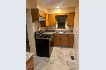 655 E 3rd Ave, Roselle, NJ 07203 - Photo 2