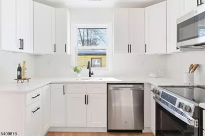 319 Tulsa Trl, Hopatcong, NJ 07843 - Photo 8