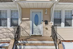 1608 W 3rd St, Plainfield, NJ 07063 - Photo 2