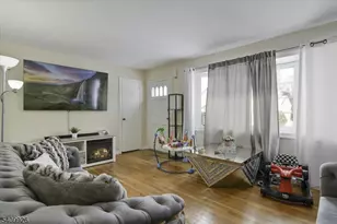 33 Daka Ct, Bloomfield, NJ 07003 - Photo 2