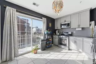 226 Matthews Drive, Newark, NJ 07103 - Photo 6