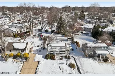 7 Harwin Dr, East Brunswick Township, NJ 08816 - Photo 2