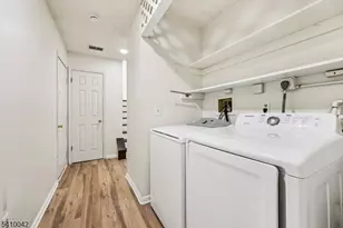 1075 Ash Dr, Mahwah, NJ 07430 - Photo 36