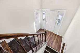 1075 Ash Dr, Mahwah, NJ 07430 - Photo 4