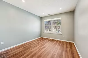 1075 Ash Dr, Mahwah, NJ 07430 - Photo 18