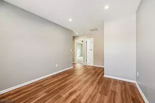 1075 Ash Dr, Mahwah, NJ 07430 - Photo 20