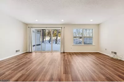 1075 Ash Dr, Mahwah, NJ 07430 - Photo 10