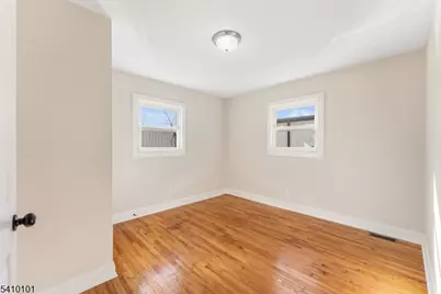 28 Toronto Ct, Maplewood, NJ 07040 - Photo 12