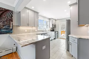 34 Bayview Ave, Hopatcong, NJ 07843 - Photo 4