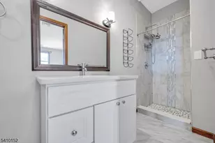 10 Red Robin Way, Raritan Township, NJ 08822 - Photo 14