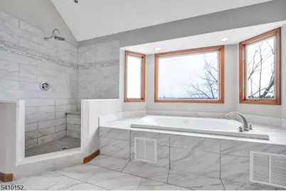 10 Red Robin Way, Raritan Township, NJ 08822 - Photo 18