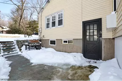 2 Maysenger Rd, Mahwah, NJ 07430 - Photo 14