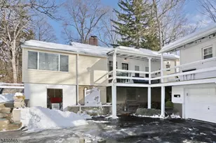 2 Maysenger Rd, Mahwah, NJ 07430 - Photo 28