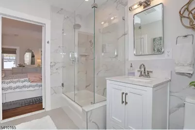 2 Maysenger Rd, Mahwah, NJ 07430 - Photo 12