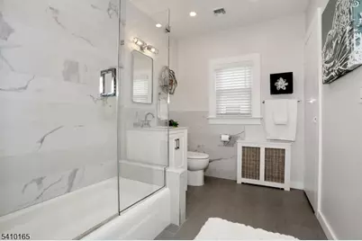 2 Maysenger Rd, Mahwah, NJ 07430 - Photo 12