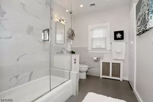 2 Maysenger Rd, Mahwah, NJ 07430 - Photo 12