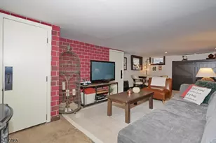 2 Maysenger Rd, Mahwah, NJ 07430 - Photo 18