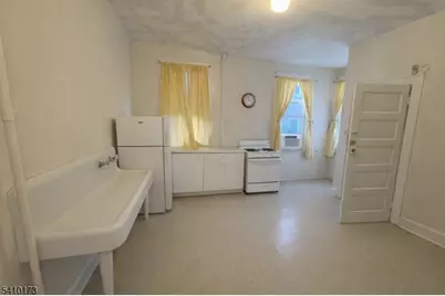 55 Walnut St #1 R, Montclair, NJ 07042 - Photo 2