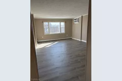 26 Althea St, Clifton, NJ 07013 - Photo 2