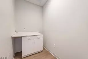 504 Hamburg Tpke, Wayne, NJ 07470 - Photo 4