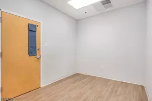 504 Hamburg Tpke, Wayne, NJ 07470 - Photo 16