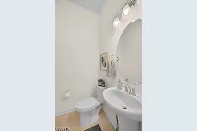 32 Gala Ct, Livingston Twp., NJ 07039 - Photo 4