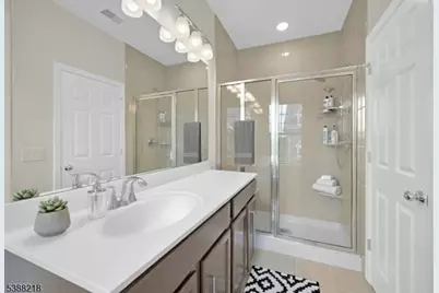 32 Gala Ct, Livingston Twp., NJ 07039 - Photo 10