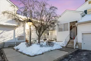 62 Smithfield Ct, Bernards Township, NJ 07920 - Photo 1